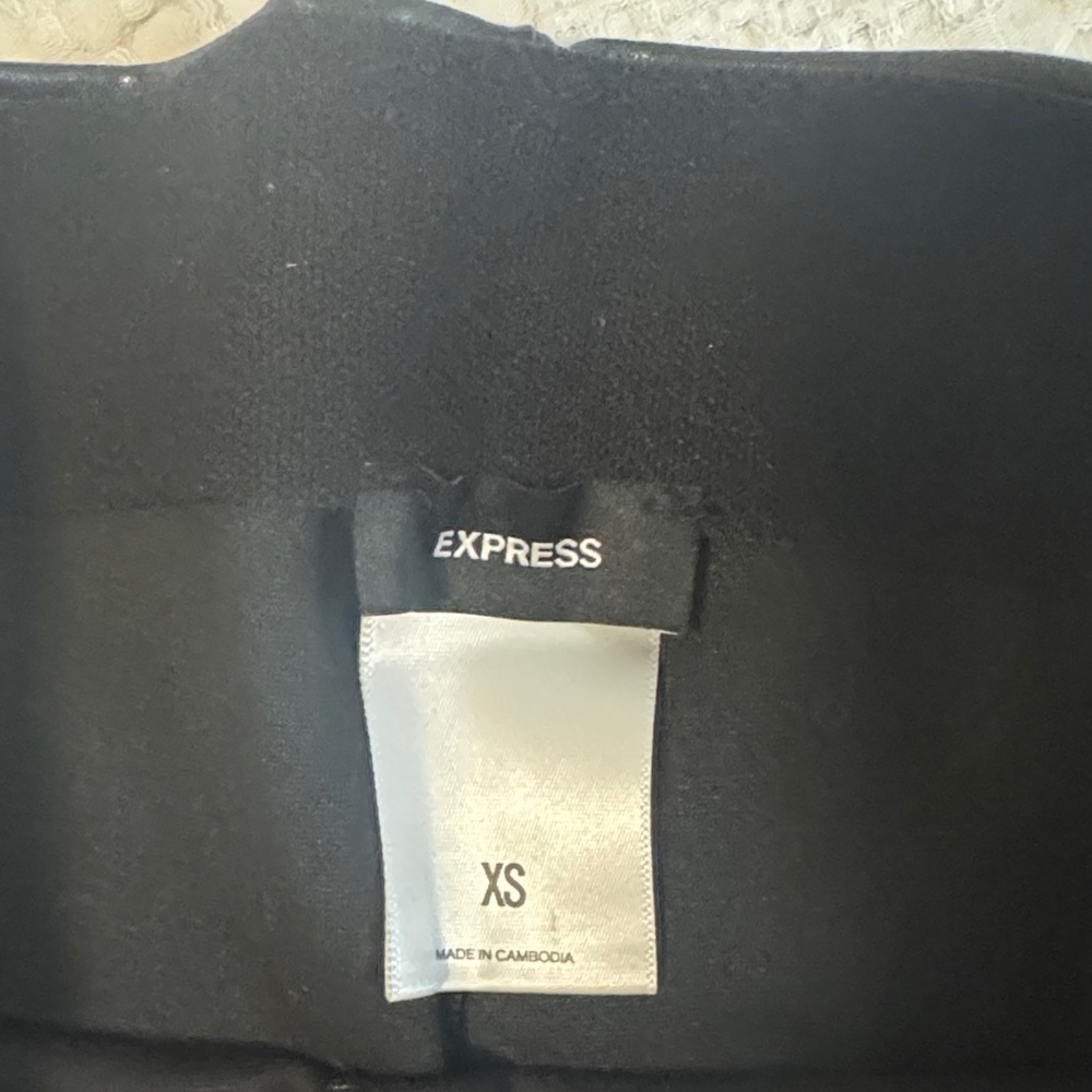 🆕Express Black Faux Leather Leggings. XS. NWOT!!💥 - Picture 2 of 4